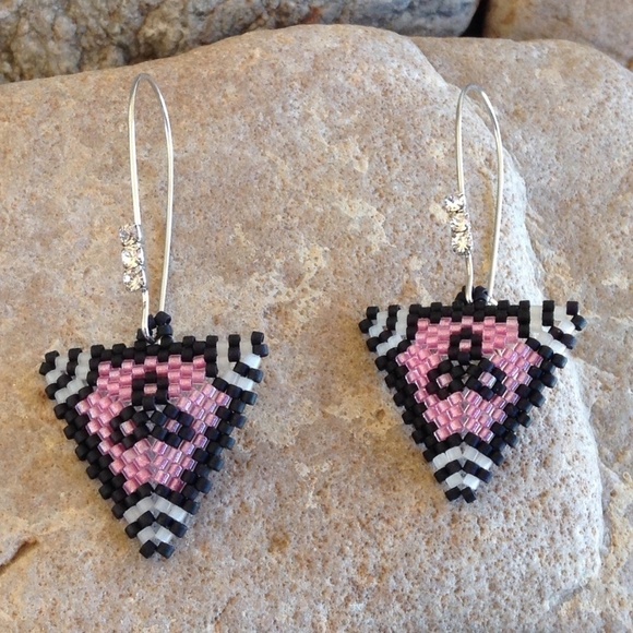 🌸Pink Floral Triangular Bead Earrings, New, Handmade By Me - Picture 1 of 5